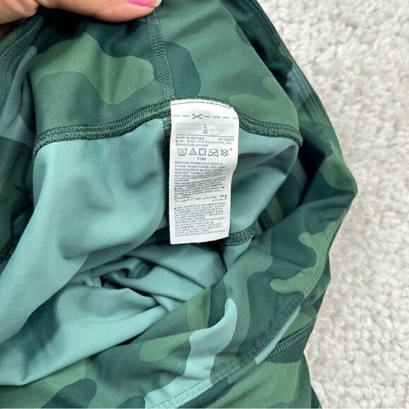 Old Navy High Rise Elevate Crop Legging Green Camo - Picture 5 of 7
